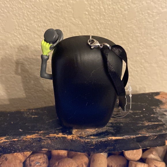 COPY - Disney Haunted Mansion Hitchhiking Ghost Ornament - Picture 4 of 5